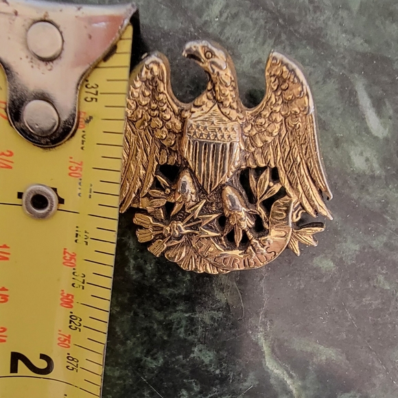 SARAH COVENTRY Goldtone Eagle Brooch. - Picture 5 of 5